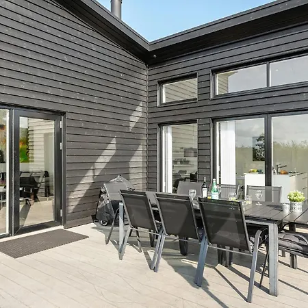 3 Bedroom Stunning Home In Borkop Borkop
