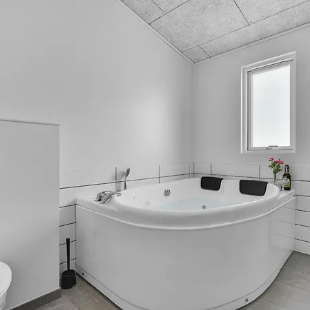 3 Bedroom Stunning Home In Borkop Borkop